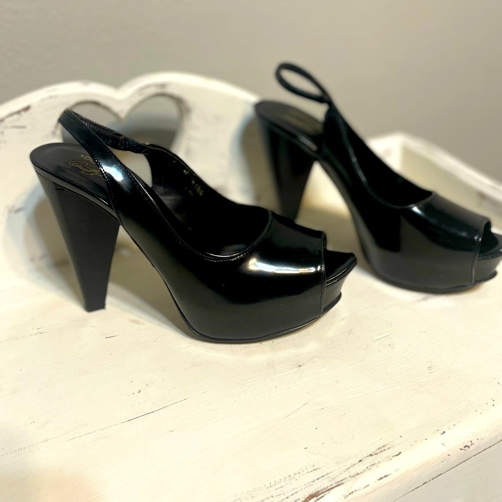 Donald J Pliner Vero Cuoio black heels size 6